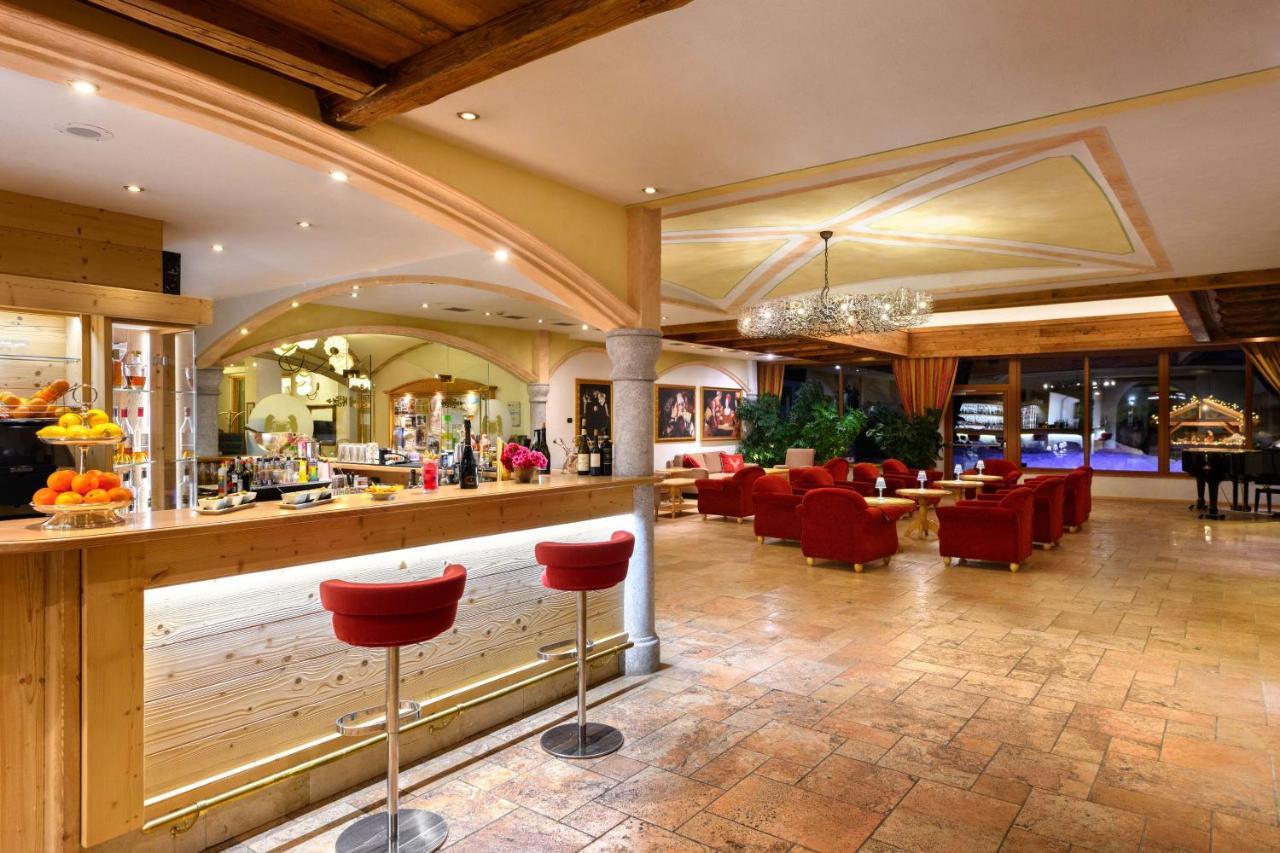 Carlo Magno Hotel Spa Resort Мадонна-ди-Кампильо Экстерьер фото