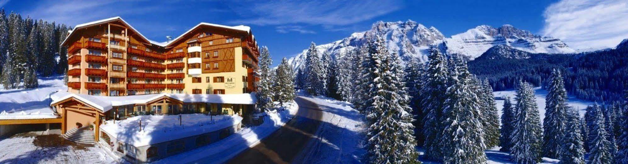 Carlo Magno Hotel Spa Resort Мадонна-ди-Кампильо Экстерьер фото