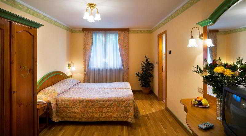 Carlo Magno Hotel Spa Resort Мадонна-ди-Кампильо Экстерьер фото