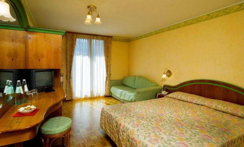 Carlo Magno Hotel Spa Resort Мадонна-ди-Кампильо Экстерьер фото